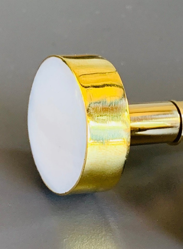 mwamg5u5vsbagh1a5ltys500-large.jpg Shell Knob Small (3cm) Modern Round - White - Image 1